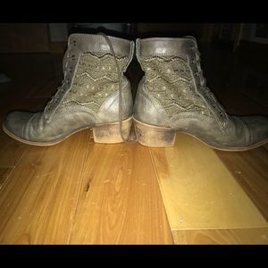 Super super comfy boots!